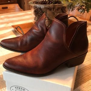 Steve Madden western style booties size 9.5